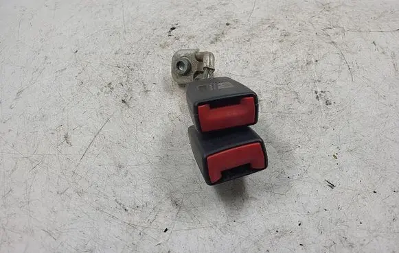 Seat Leon (1P) Rear seatbelt buckle 