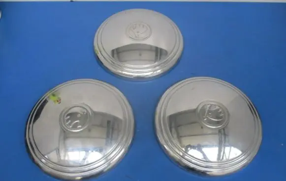 Audi 100 C1 R17 wheel hub/cap/trim 