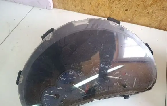 Citroen Berlingo Speedometer (instrument cluster) 96568019