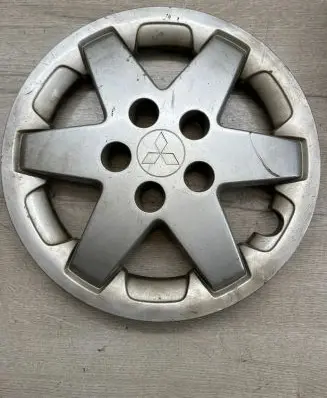 Mitsubishi Space Runner R15 wheel hub/cap/trim MR316165