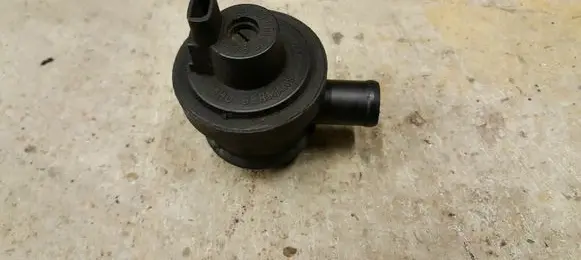 Volkswagen Golf II Air pressure sensor 068129633