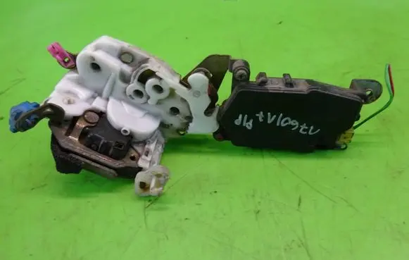 Subaru Legacy Front door lock
