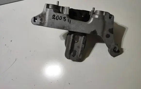 Engine mount bracket