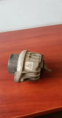 BMW 1 E81 E87 Engine mount bracket 6773742