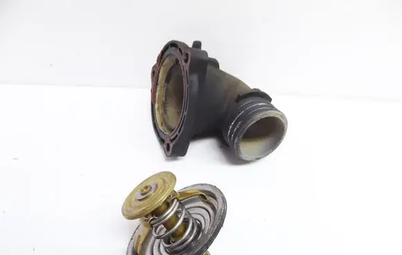 Opel Omega B2 Thermostat housing 11532244839