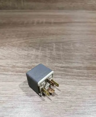 Volkswagen Golf III Other relay 141951253b