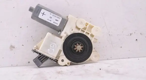 Toyota Avensis T250 Rear door window regulator motor 6983005100