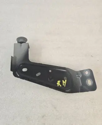 Volvo XC90 Fender mounting bracket