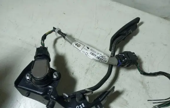 Toyota Corolla Verso AR10 Accelerator throttle pedal 822230F040C 218141