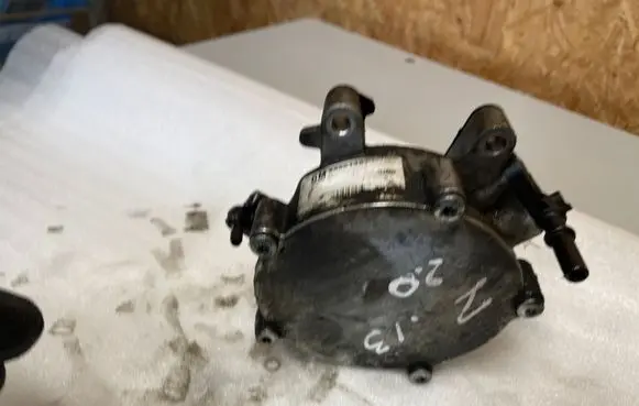 Opel Insignia A Vacuum pump 55581351