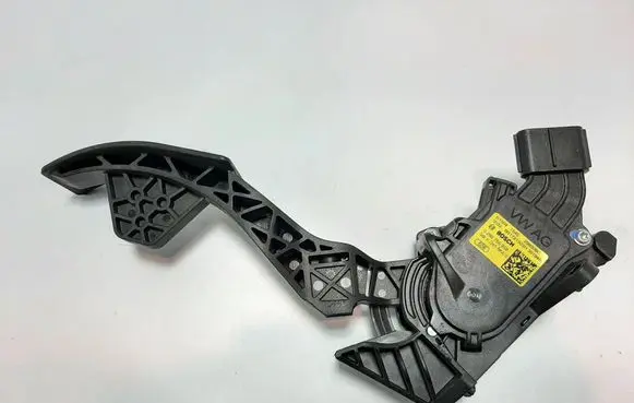 Skoda Rapid (NH) Accelerator throttle pedal 6R1721503H