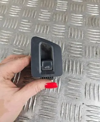 Volkswagen PASSAT B8 Tailgate opening switch 3G1867425