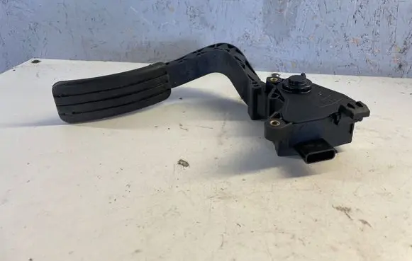 Renault Megane III Accelerator throttle pedal 180100009R