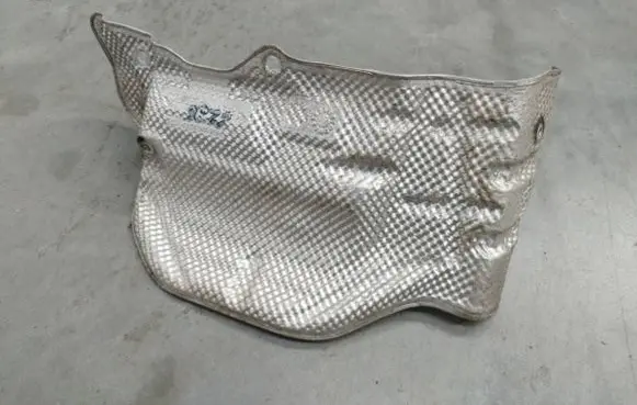Volvo XC40 Exhaust heat shield 32221226