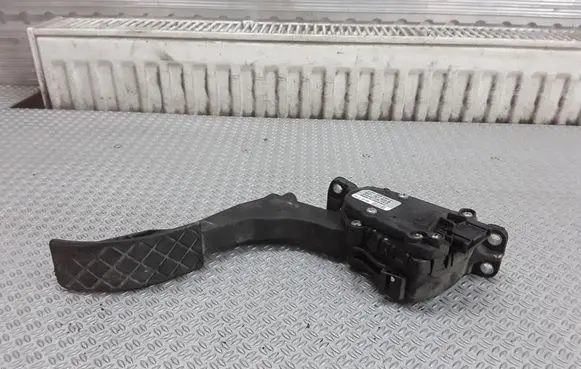 Volkswagen Polo IV 9N3 Accelerator throttle pedal 6Q1721503B
