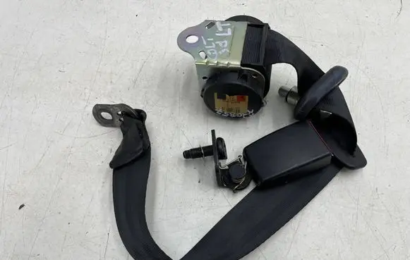 Mitsubishi Colt Rear seatbelt 616274200a
