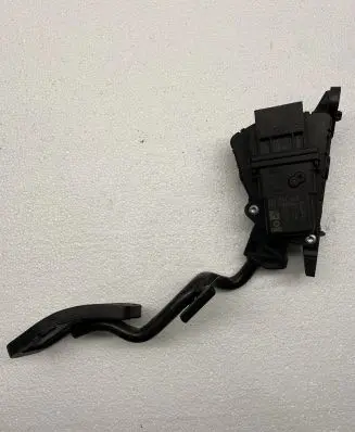 Audi A6 S6 C6 4F Accelerator throttle pedal bracket 4F2721523