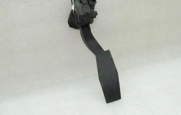 Opel Insignia A Accelerator throttle pedal 13237352