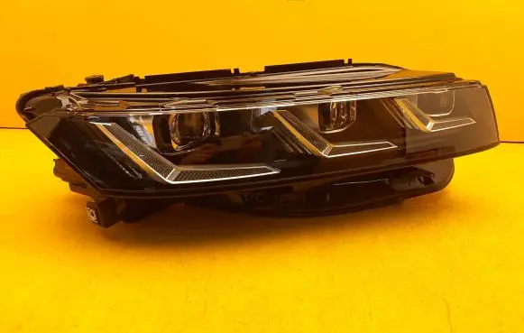 Volkswagen Touareg III Headlight/headlamp 761941082P
