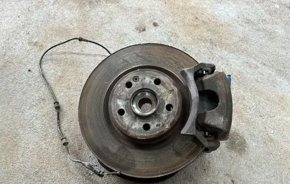 Front wheel hub spindle knuckle