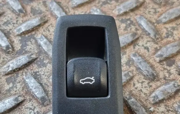 BMW 3 G20 G21 Tailgate opening switch 9327029 7477674