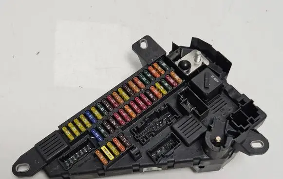 BMW 6 E63 E64 Fuse module 9138830 518956057