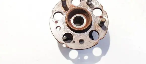 Honda CR-V Rear wheel hub