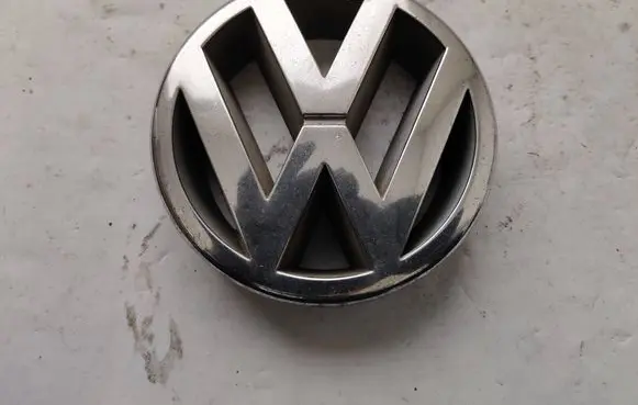 Volkswagen Polo III 6N 6N2 6NF Manufacturer badge logo/emblem 3B0853601