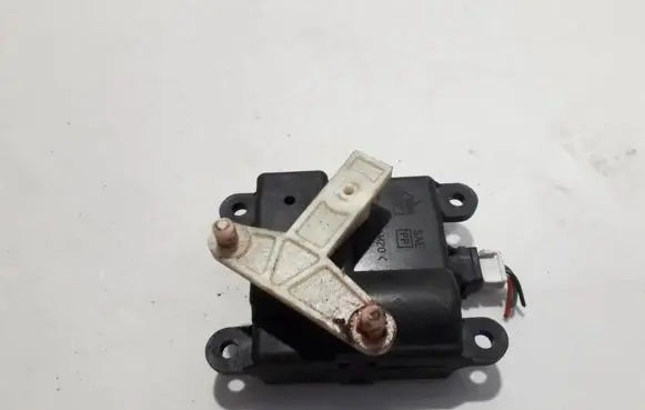Nissan Primera Air flap motor/actuator 3T05030820