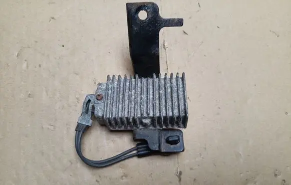 Toyota Sienna XL30 III Fuel pump relay 23080-31160