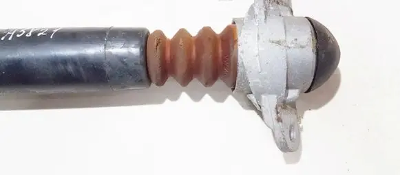 Volkswagen Jetta VI Coil spring mount 