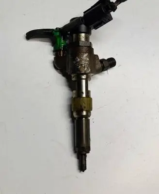 Volvo V40 Fuel injector 9802448680