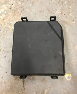 Nissan Qashqai Fuse box cover