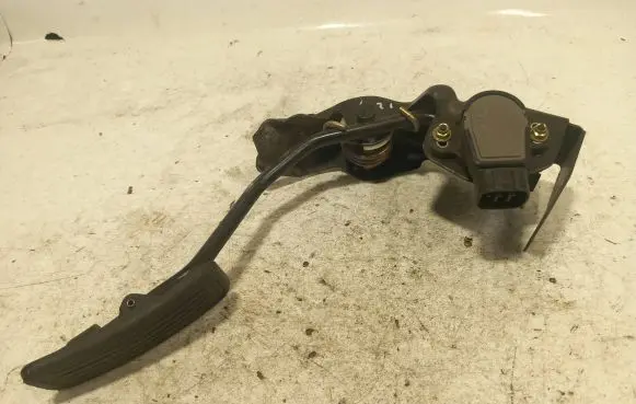 Toyota Avensis Verso Accelerator throttle pedal