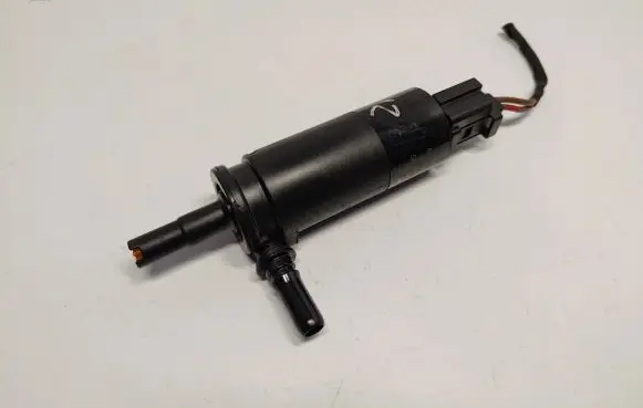 BMW X5 F15 Headlight washer pump 7340773 67637340773