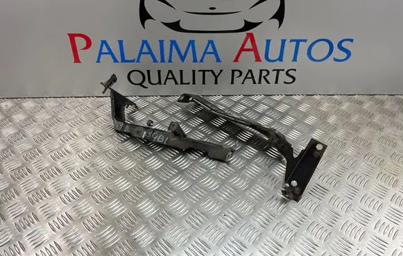 Audi A4 S4 B8 8K Fender mounting bracket 8K0821136B