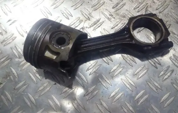 Volkswagen Golf III Piston with connecting rod