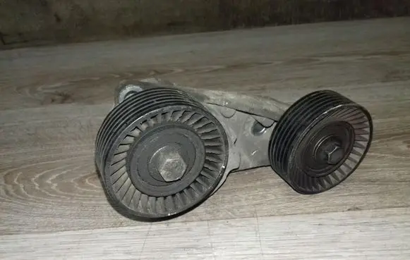 Volvo V70 Alternator belt tensioner GDALS19CU3