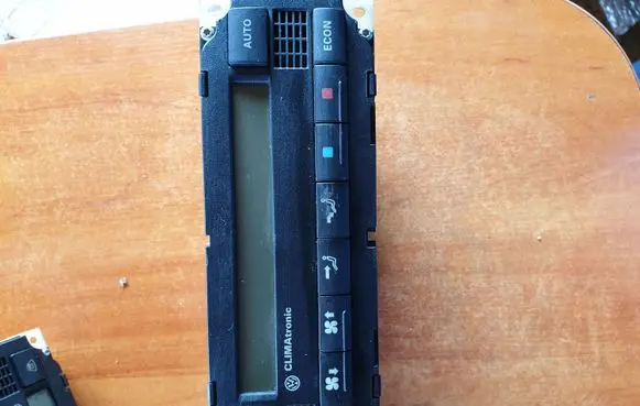 Volkswagen PASSAT B5 Climate control unit 1J1907044 5HB00761700