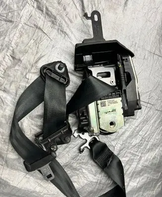 Volvo XC90 Front seatbelt 39844550 1P626952300F 1T16091025902