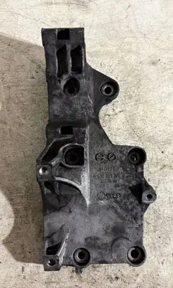 Volkswagen Touran I Generator/alternator bracket 03G903143A
