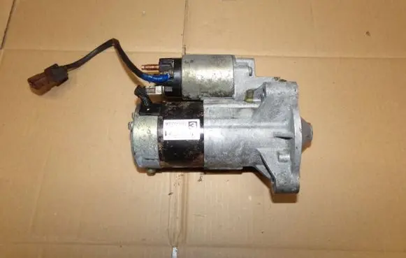Citroen Xsara Picasso Starter motor m000t82081