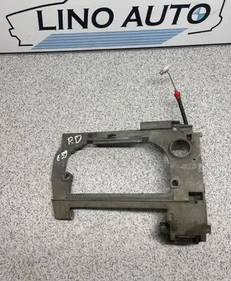 BMW 5 E39 Front door exterior handle/bracket 51218236644