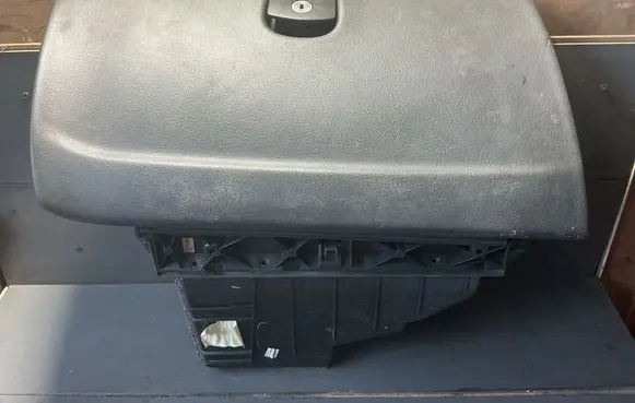 Peugeot 407 Glove box 