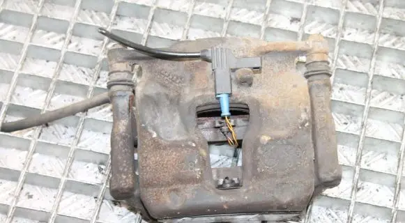 Mercedes-Benz A W176 Front brake caliper