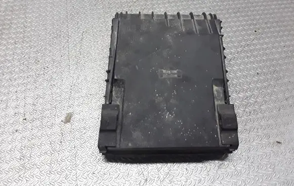 Volkswagen Golf V Fuse box cover 1K0937132F