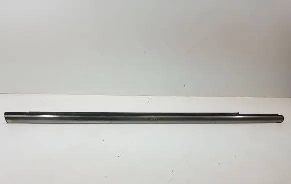 Chrysler 300 - 300C Front door glass trim molding 