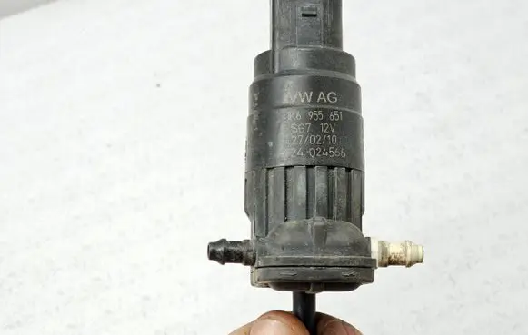 Volkswagen Golf VI Windscreen/windshield washer pump 1K6955651