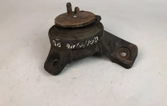 Subaru Outback Engine mount bracket