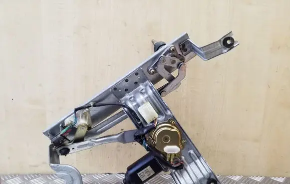 Opel Frontera A Rear window wiper motor 8970928570 RW4100490
